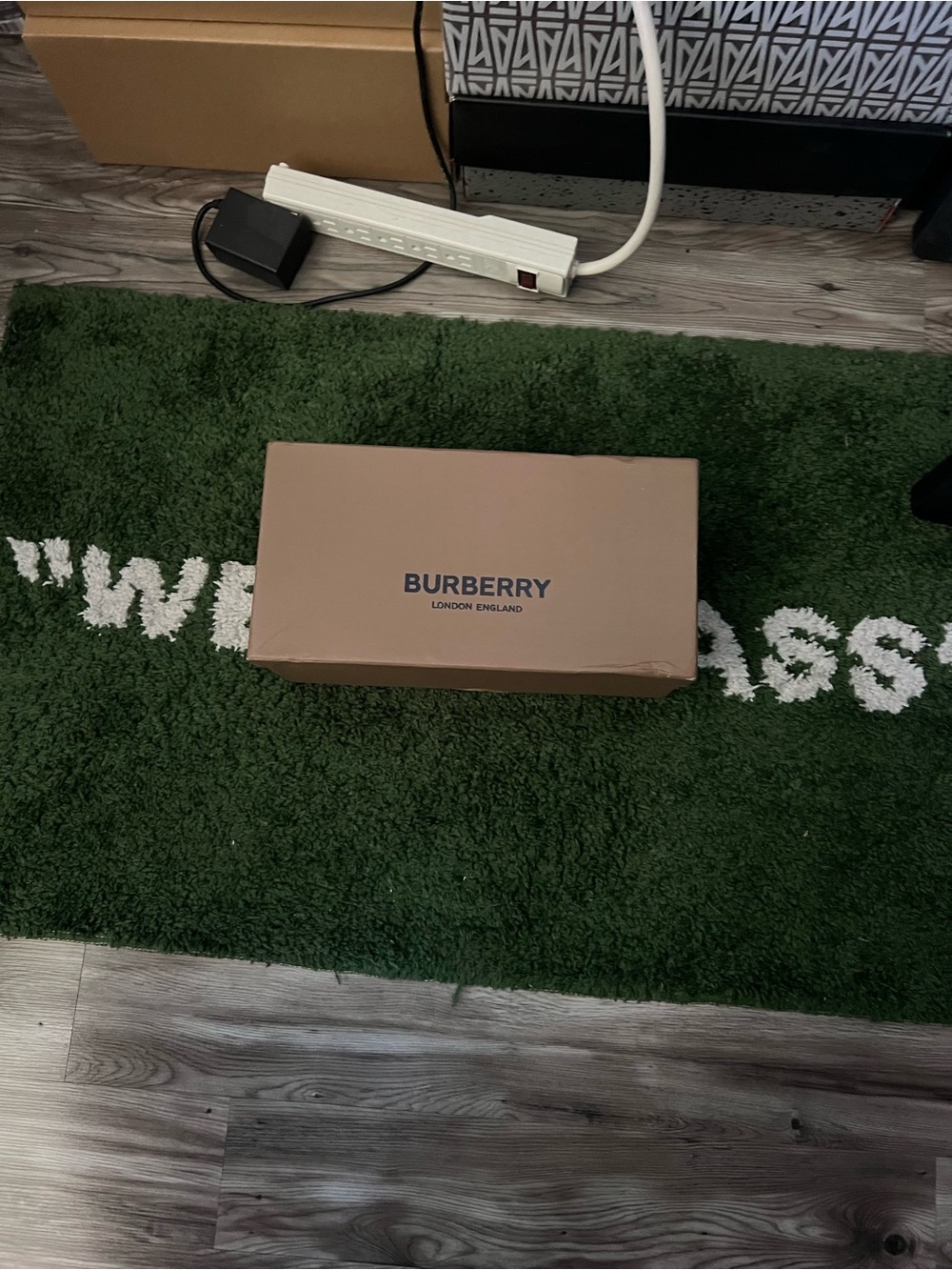 BURBERRY SLIDES WITH BOX - Picture 8 of 8